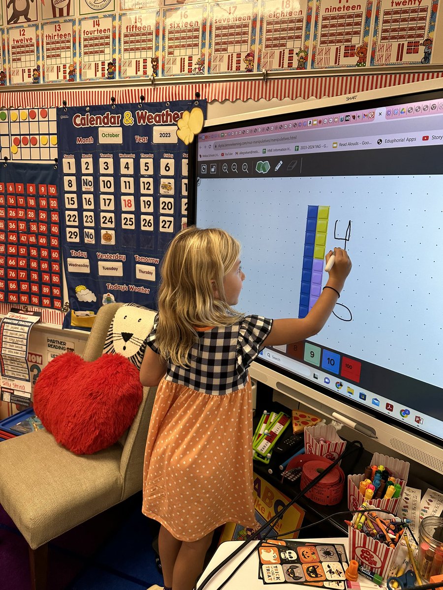 allieagraham's tweet photo. Hooray for Math-U-See!!! One of our favorite ways to practice making groups of 10!

#HMEproud #MelissaSchools @melissaisd https://t.co/IssiSicBLH