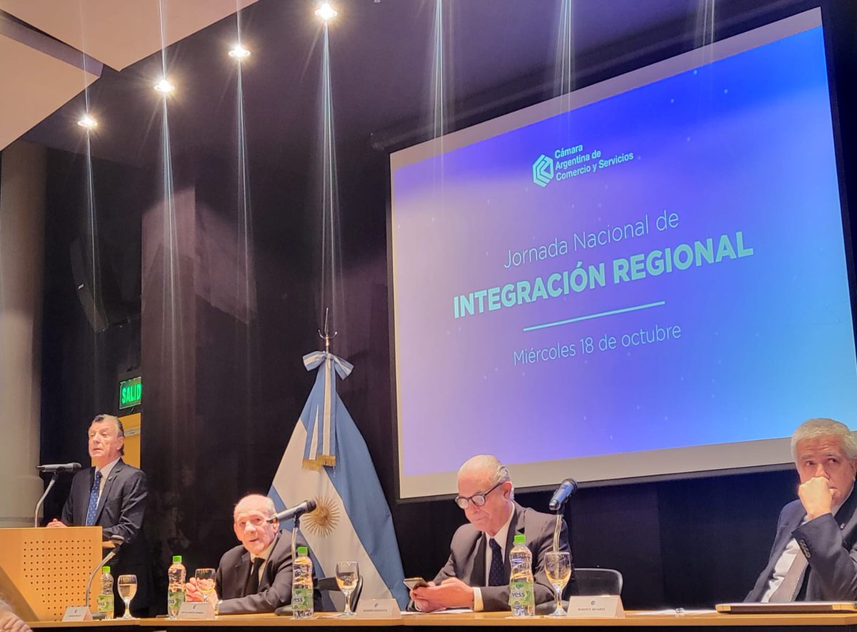 CICAEEsperanza's tweet photo. Junto a los dirigentes de la región, el Presidente de CICAE (@gbisang) participando de la “Jornada Nacional de Integración Regional” y del Consejo General de la Cámara Argentina de Comercio y Servicios (CAC) @CACteinforma https://t.co/NaWuBD7L9p