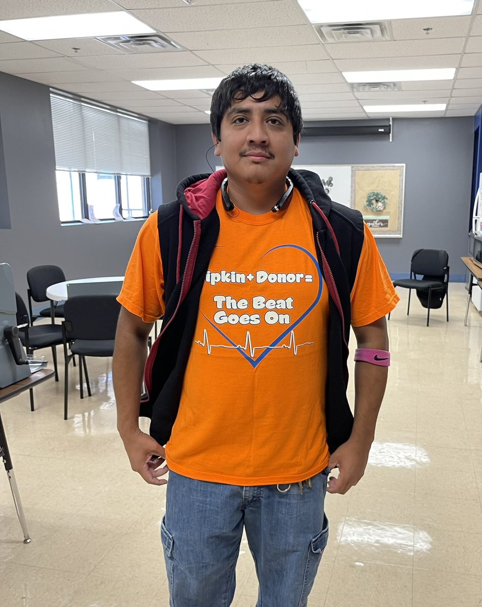 Today was Unity Day! Lone Star wore orange to stand UNITED against bullying! Shoutout to our Librarian for the Awesome book display! 🧡🧡 @Lone_StarTexans <a href="/Amy_Lemaster/">Amy Lemaster, Ed.D.</a> #UnityDay2023 #BeKind #differencemakers