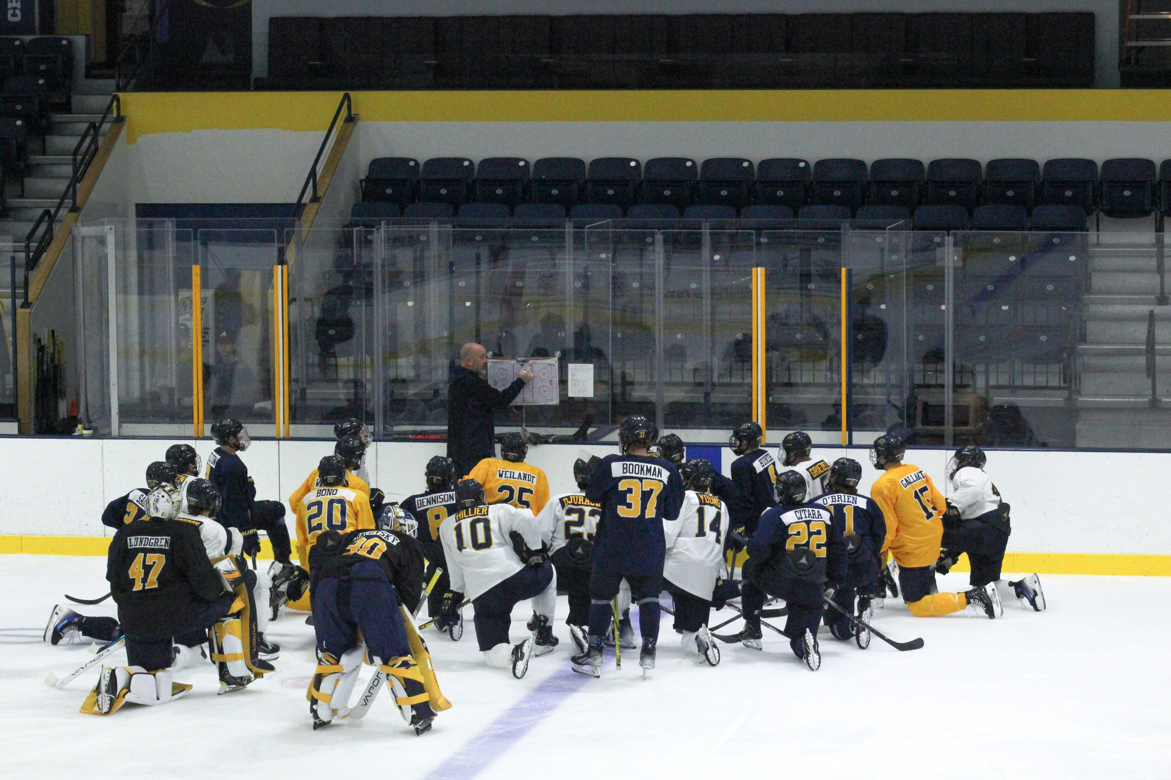 Merrimack Men's Hockey on X: They're heeeeeeeeere πΆπ₯πΆ / X