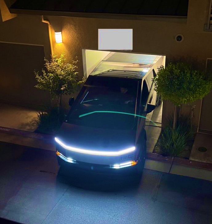 gailalfaratx's tweet photo. @cybertruck what other company besides Tesla has supporters with this much love and enthusiasm and hope for its success? ❤️‍🔥🔥 https://t.co/JjvYSUww5S