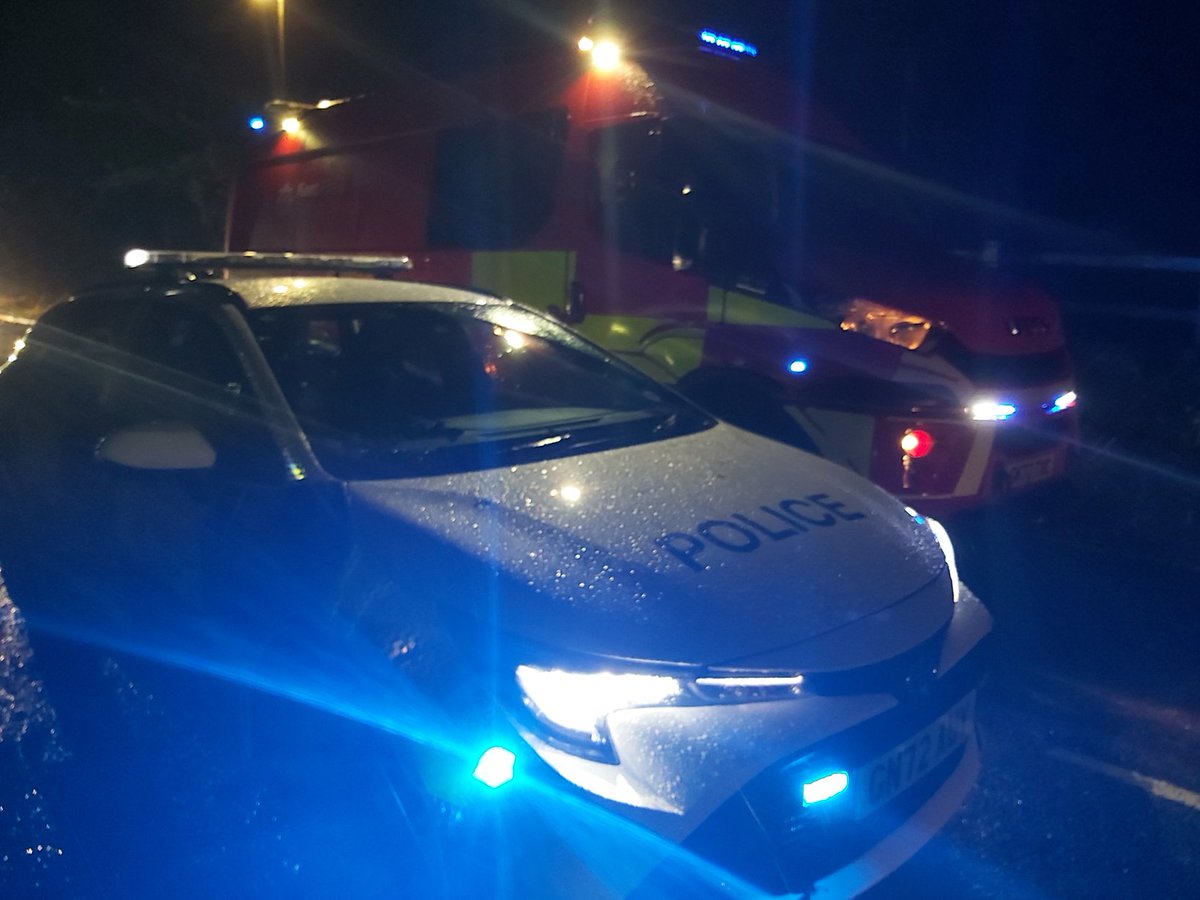KentPoliceDover's tweet photo. Dover LPT 5 and KFRS joint working tonight to clear fallen trees in #ALKHAMVALLEY. Weather conditions are set to be hazardous over the next couple days, read the road and drive to the conditions. #CarefulDriving #KeepingKentSafe HD https://t.co/HTDrkIRmHg
