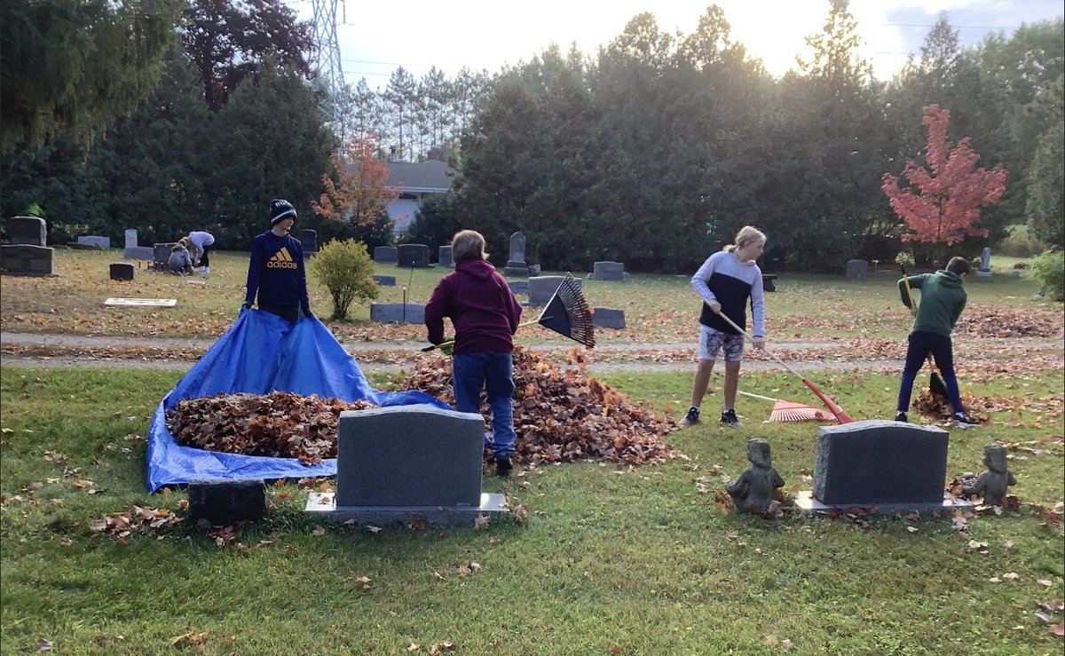candperz's tweet photo. Today is one of the best days to be a teacher in Maputo Bay at BayView Middle School. Our students showed their citizenship and personal responsibility to the community by once again performing their community service project of cleaning up the Suamico Cemetery. AMAZING! 
@HSSD https://t.co/y0v6Y0z2Ln
