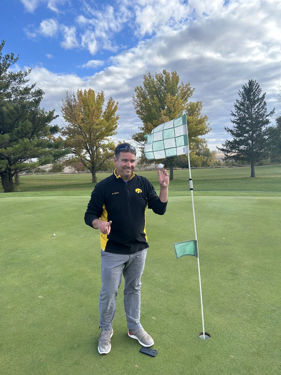 Drew_Vonnahme's tweet photo. Heโs not just good looks folks. Free drinks at Woodward tonight. #6 #gapwedge @bmike33 @apulford @jseuntjens @bjanssen https://t.co/dPLiUG23Aq