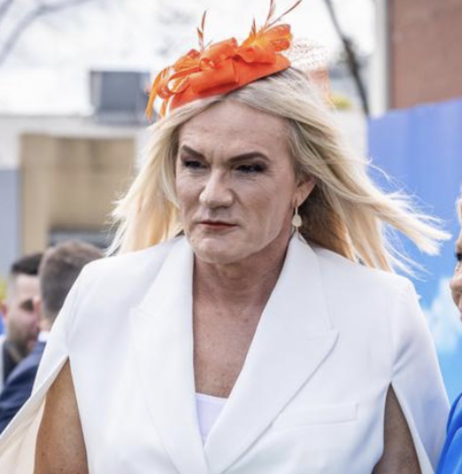 Oli London tweet media