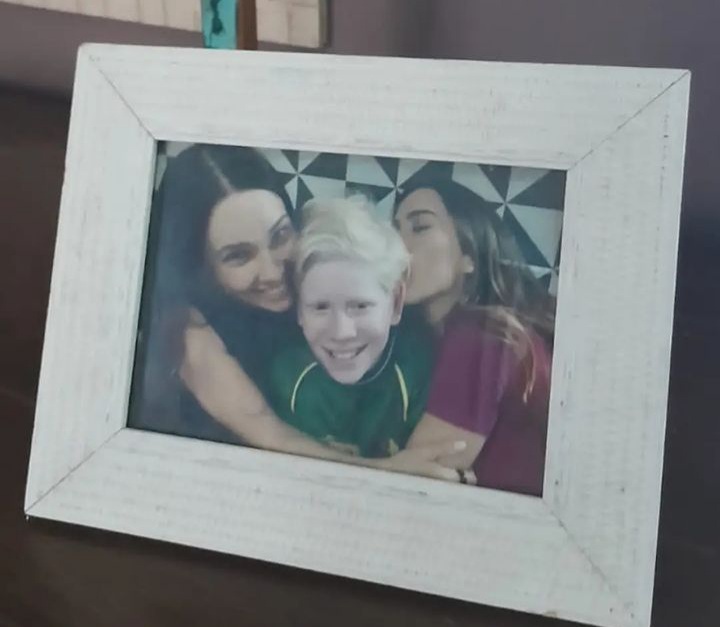 lifeerickelias's tweet photo. Amo  família #Lucinda #cristian #anely https://t.co/Ulbn2QoKFK