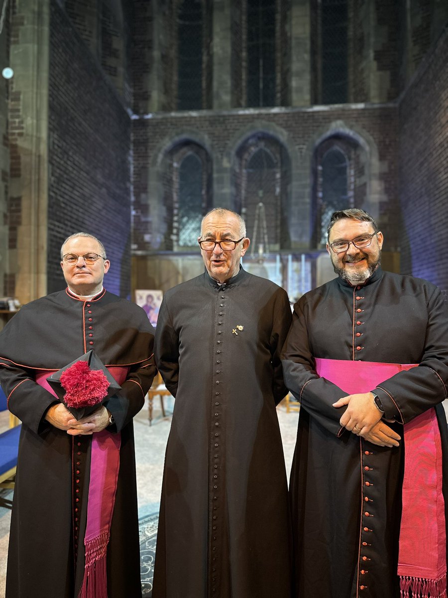 A Picture from St Luke’s Patronal festival at #Grimethorpe tonight with #preacher Canon @Darren_Percival and Fr Peter Needham. Fr Darren and I were placed on attachment 21 years ago with Fr Peter on a #Mission in this parish (as part of our vocation discernment) with @LeedsCofE