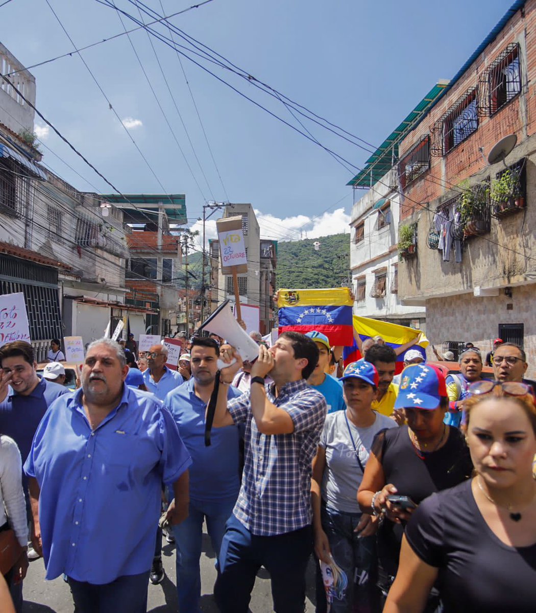 Hoy #18DeOctubre caminamos en unidad en la parroquia la Vega, llevando el mensaje de participación para este Domingo #22DeOctubre Vamos todos a votar #El22EsLacita