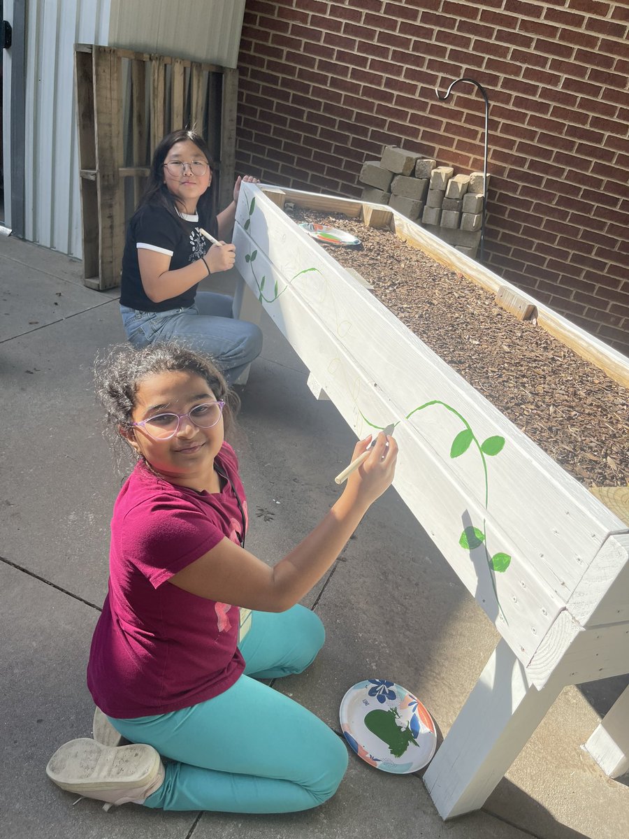 Ms_Terrazas's tweet photo. Progress is being made!! 🌱🌿😄 https://t.co/vmXyRYTCkE