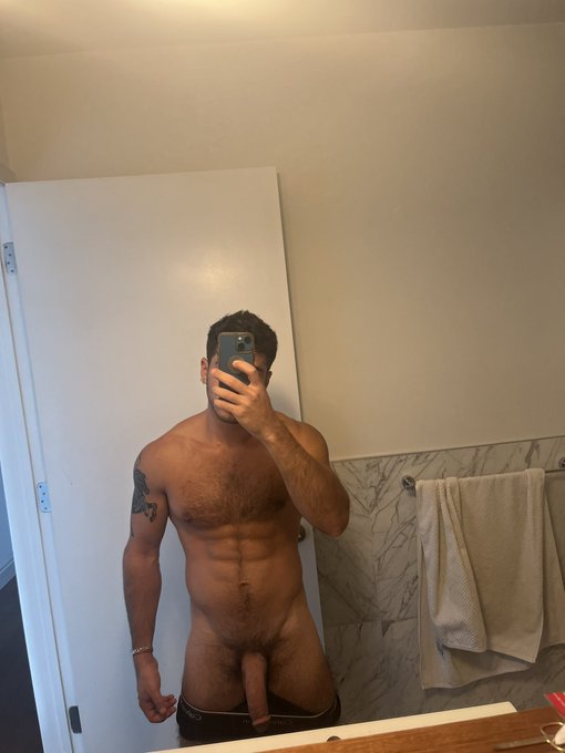 A normal morning in New York I guess. https://t.co/8zcyQgeuBL