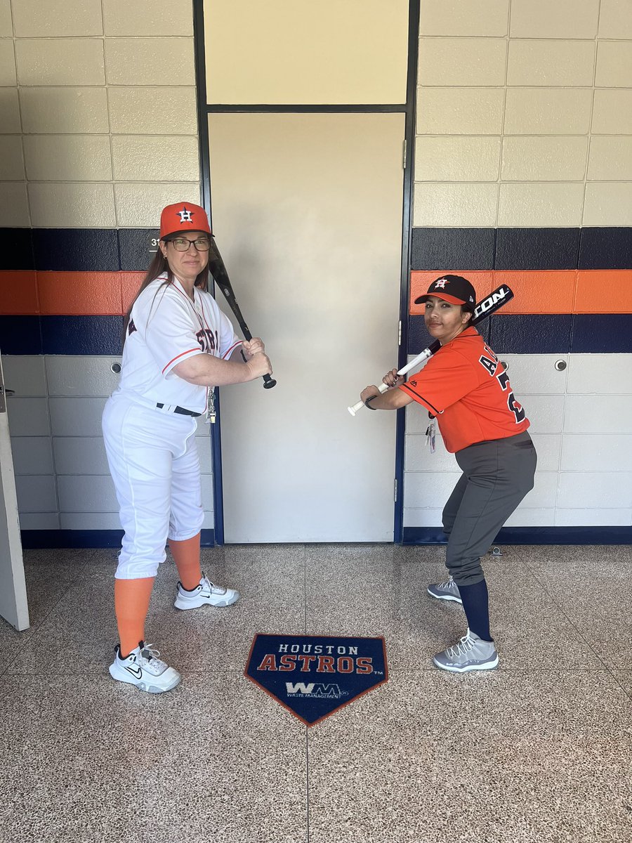 TelithaJoy's tweet image. We had to dress up because our 8th grade students are gonna knock their slope test out the park just like our boys! @SMS_Schneider @MsMedelsMath #GoSMSCats!