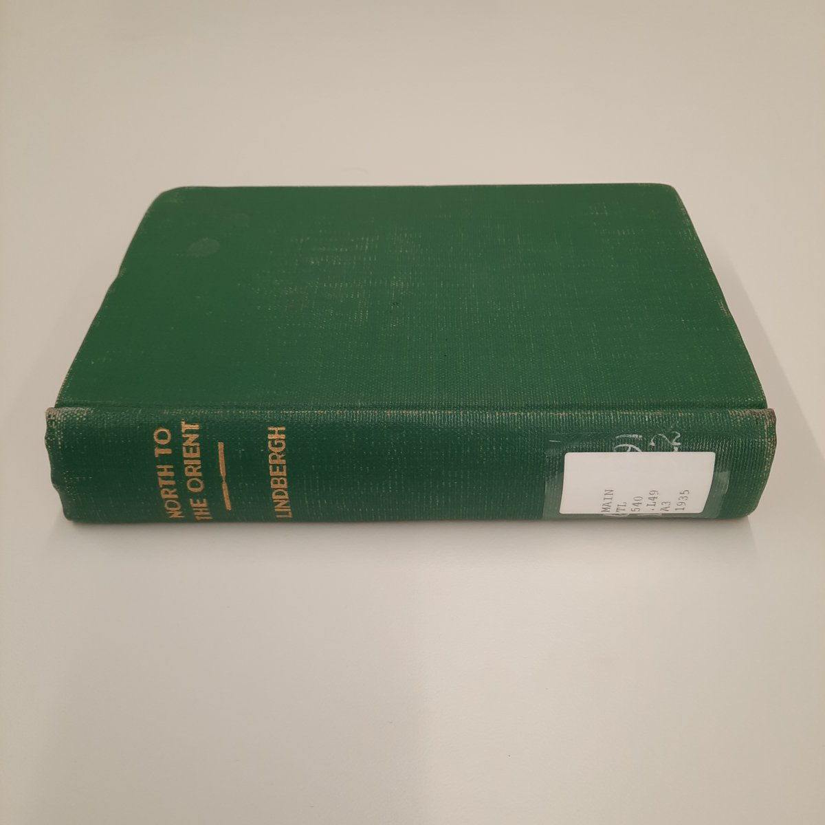 LibraryofMich's tweet photo. #ThrowbackThursday One #LibraryofMichigan book traveled 6,393 miles and visited 31 families in 22 MI counties between 1935-1937. Surprisingly, it's still on the shelf! How many more miles has it logged since 1937? 🗺
📰: 10/19/1937 @LSJNews p. 37 https://t.co/RtVOIgSofY