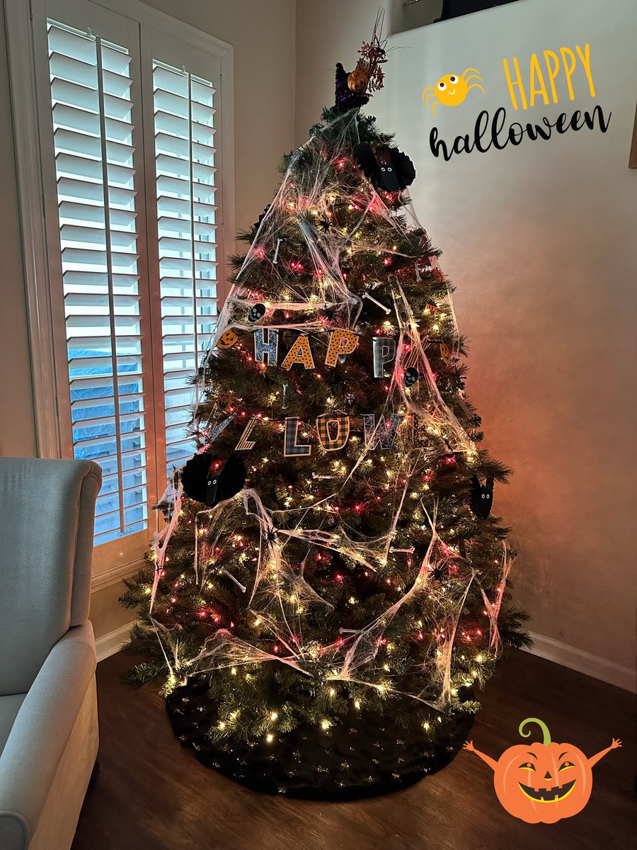 BostonNoleGirl's tweet photo. Oh yeahโฆ Halloween ready!! ๐๐ป๐ท๏ธ๐ธ๏ธ
#Halloween2023 #HalloweenTree ๐ฒ #ItsFallYall ๐๐ https://t.co/dbzMGoVxey