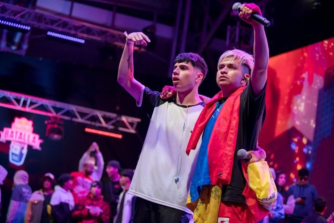 InfoFreestyle2's tweet photo. ¡Final Nacional - Carolina Style 🇪🇨!

🗓: Sábado 21 de Octubre 

- CEMOKE
- MAC
- ASAEL KAHI
- EPPICO
- ALFREDOZKI
- ABEL
- NICK DEUS
- MELO
- ZAI
- PUNCH
- ZERO
- AMIR
- TABLA
- AMONRA
- CAVVI
- FRANK

El ganador representará al pais en la Final Internacional de Red Bull Batalla en Colombia 🇨🇴 junto a DIEGO 🇻🇪.

#CarolinaStyle 🇪🇨