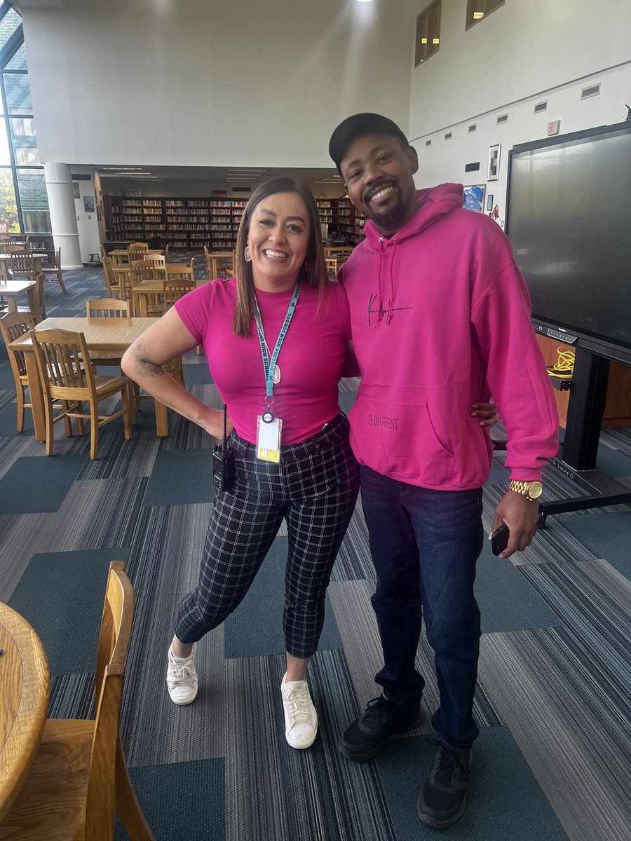 On Wednesday’s we wear PINK to support breast cancer awareness! 💓 @JacobNunez27 @LCerda07 @MolinaHigh @Molinalibrary