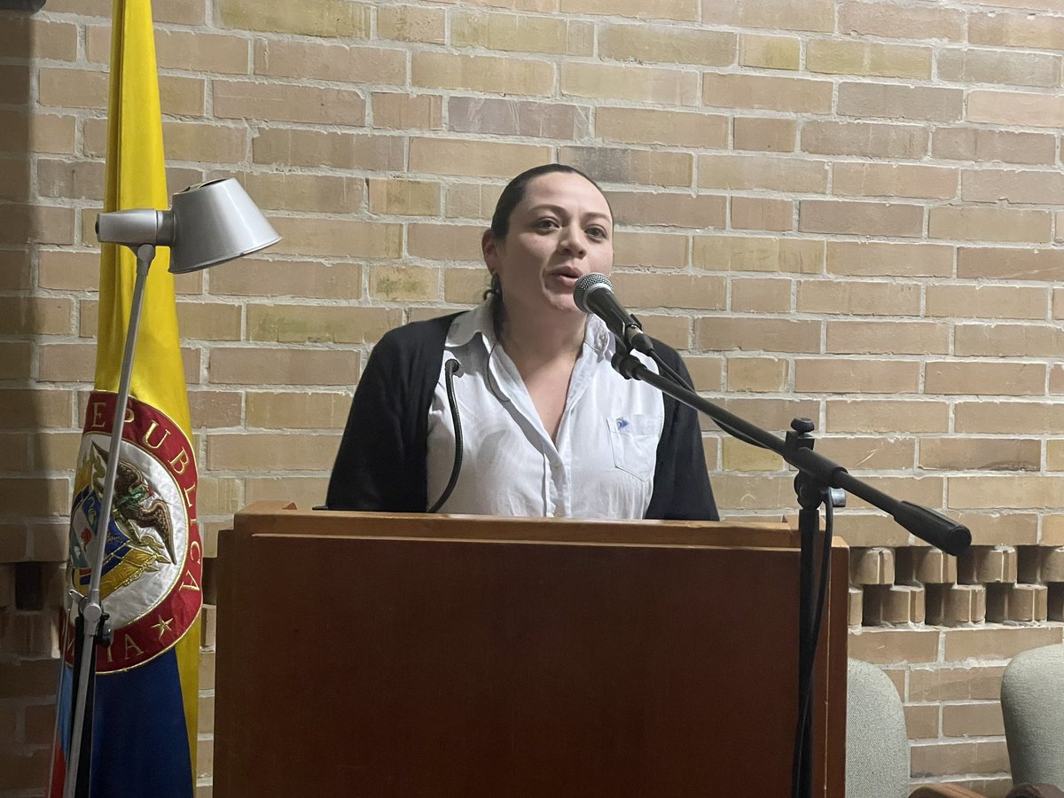ProyectoCres's tweet photo. Inicia el lanzamiento de la cartilla "Rutas para la protección integral de defensores/as y líderes/as sociales con enfoque jurídico y psicosocial"

Para la construcción de esta cartilla contamos con la participación de 23 orgs de la sociedad civil de Latinoamérica. 

Sigue el🧵👇🏾 https://t.co/GrLSLWmdAd