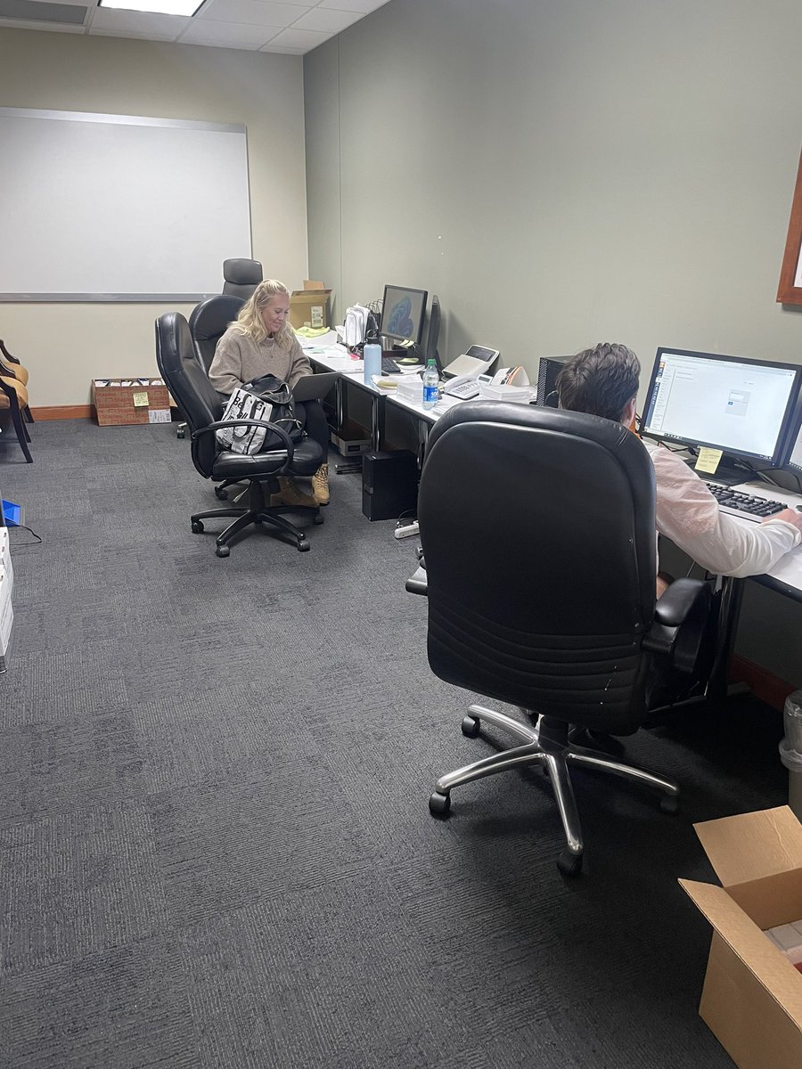 Great feeling walking into the war room and seeing your interns working 45 minutes after their shift ended.

Our interns > yours 

<a href="/sabrinahustonn/">sabrina huston</a> &amp; @Jimmy_McCabe_