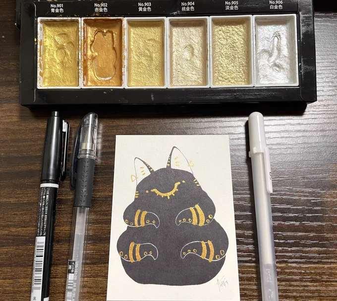 19日目のお題は【ふくよか】  「あのふくよかな猫がはめているバングル一つだけでも売れば一生暮らせるらしい 盗めれば…の話しだが」  #kuretake_inktober2023 #inktober #inktober2023 #インクトーバー #inktober2023day19