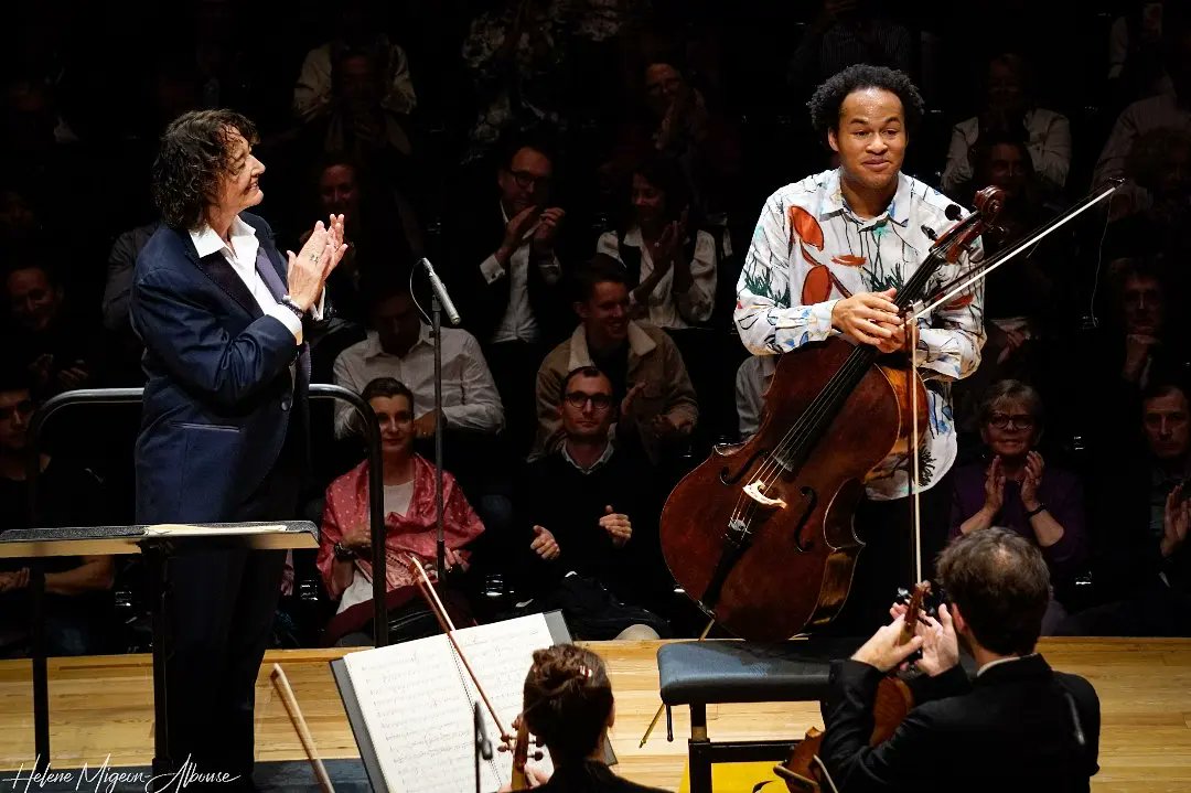 helene_mahln's tweet photo. 🎶 Bravo @OrchestreParis conducted by @nathstutzmann with #cellist @ShekuKM for this wonderful #concert tonight at the @philharmonie de #Paris !
🎼 #Prokofiev
🎼 #Chostakovitch #CelloConcerto1
🎼 #Beethoven #Symphony6
📷 @helene_mahln - 2023 oct.18
#ClassicalMusic https://t.co/mDvJBCRlnp