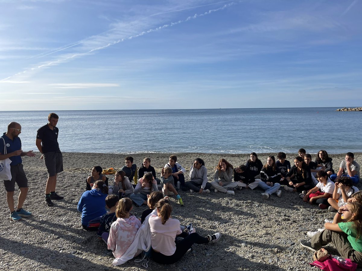 Jour 2: Monterosso - Vernazza 
Nous rencontrons le responsable du Centre d’éducation environnementale du Parc des “5 Terre” et nous assistons à une conférence sur la plage “tragagia” avec les élèves de Monterosso.
#monterosso #ecoleslogie #ErasmusPlus