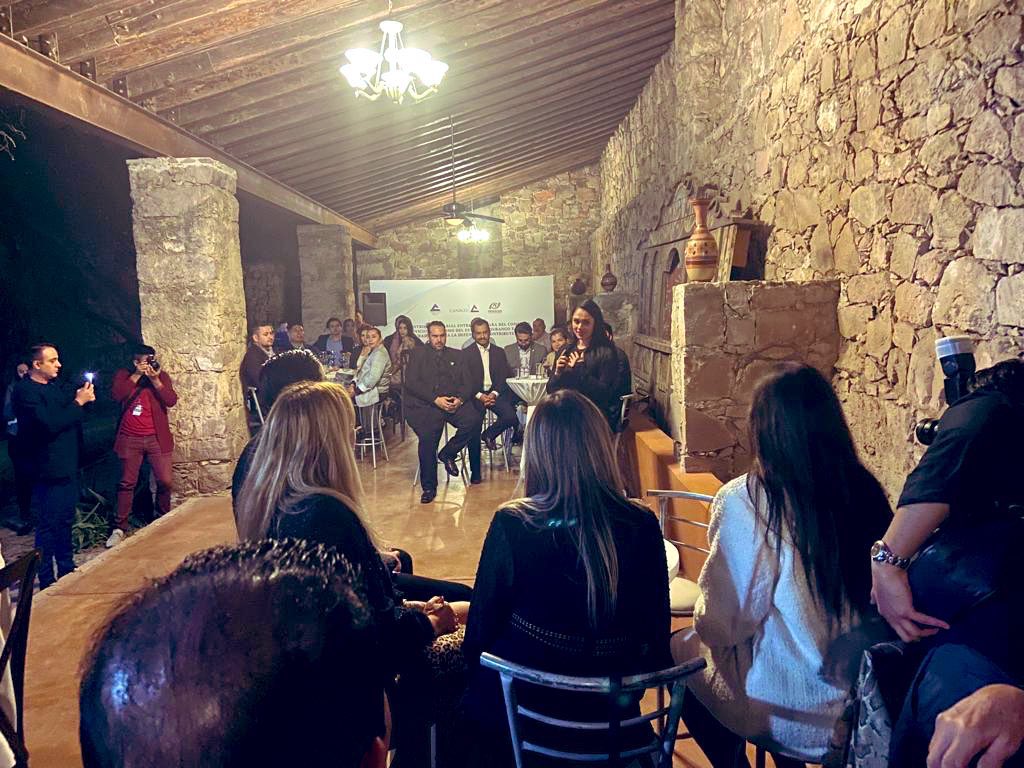 Agradezco a la presidenta de <a href="/CanacoDurango/">Canaco Durango</a>, Nayeli Victorino,  a la reunión con autoridades de PRODECON, donde abordaron temas de interés para los contribuyentes