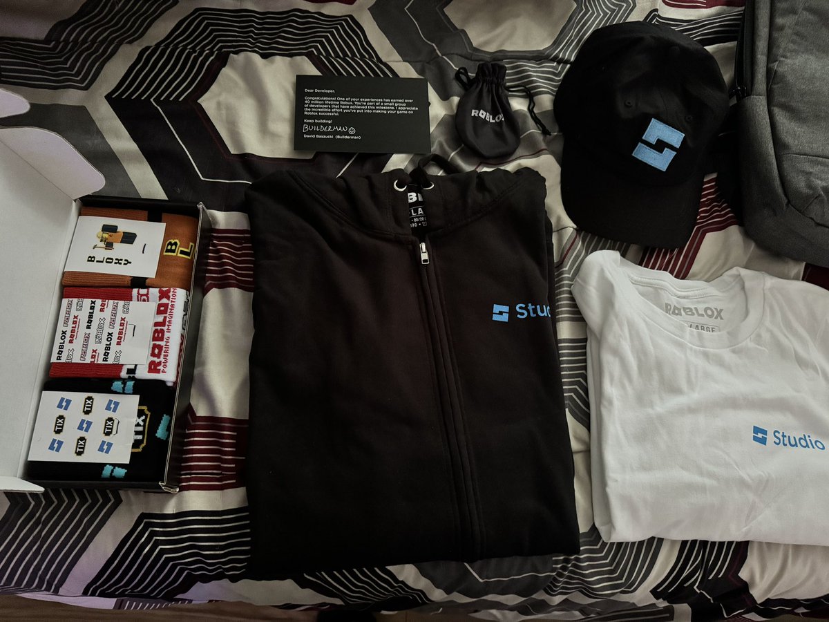 Got my Swag Bag! 🥳 Thanks <a href="/DavidBaszucki/">David Baszucki</a> ! #Roblox #RobloxDev