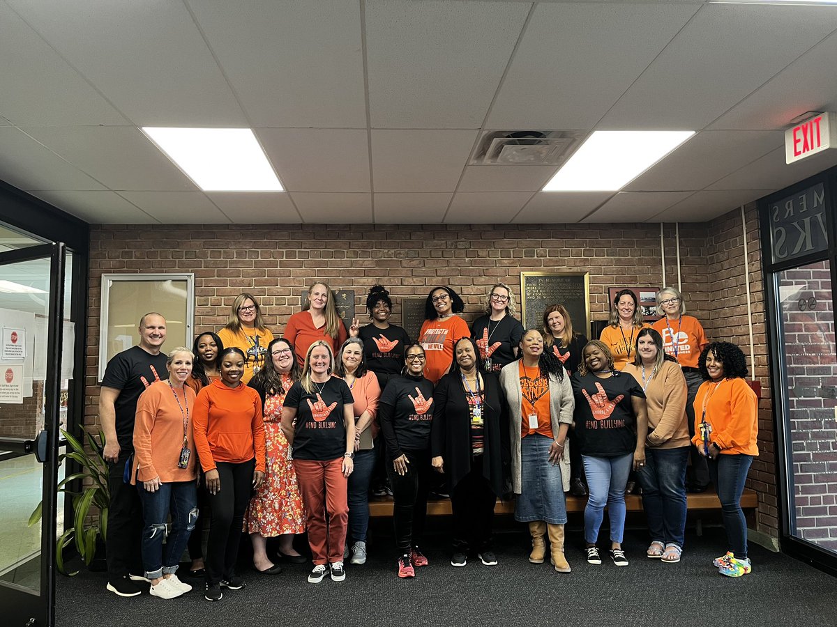 MiltonSomersMS's tweet photo. Staff Unity Day Pic!! #ccpsunityday23 https://t.co/d7Xt3QvL6h