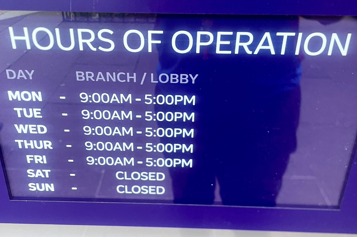 JadoreThomas's tweet photo. In DC all #Truist #Bank outdoor ATMs are gone 💸 while all @TruistNews  Lobby ATMs &amp; Branches open  M-F ; 8AM to 4:55PM (Officially 5 but been told by clerk easier to  get out on time!) Thanks for being supportive of the #America that starts too early &amp; finish too late 😡👎🏻🙅🏾😣 https://t.co/m9jRtb8EjK