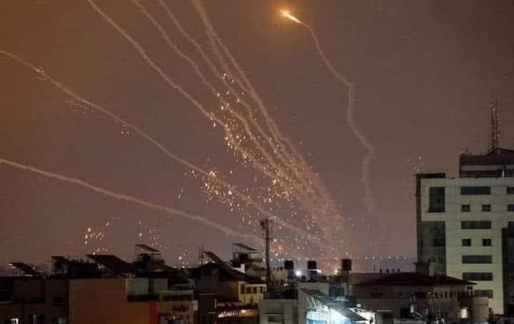 makayladreem's tweet photo. الليل بتوقيت أبو عبيدة 🇵🇸

  *تل ابيب بتولع استمتع بالمنظر عزيزي المشاهد*. https://t.co/1EiwRRJ1Rl