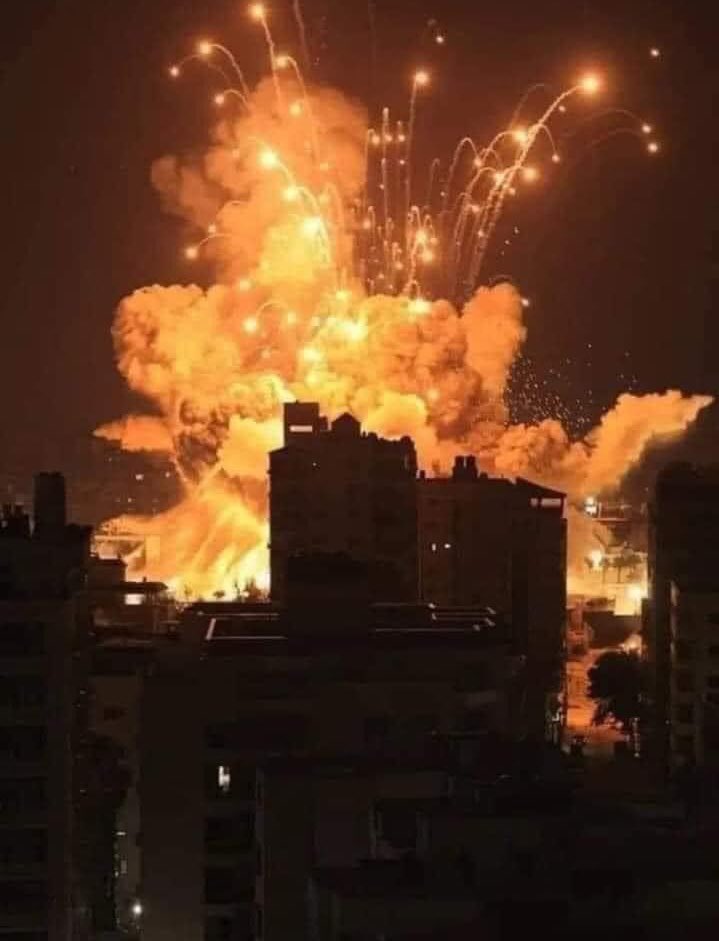 makayladreem's tweet photo. الليل بتوقيت أبو عبيدة 🇵🇸

  *تل ابيب بتولع استمتع بالمنظر عزيزي المشاهد*. https://t.co/1EiwRRJ1Rl