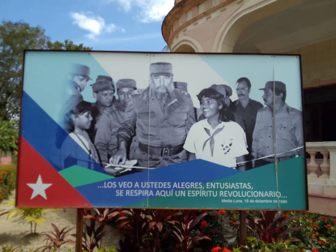 barreto_nt's tweet photo. En Palacio de Pioneros Juan Vitalio Acuña, de Media Luna #Granma. Recorrido previo a encuentro con miembros del Grupo Municipal de Formación Vocacional y Orientación Profesional. Éxitos a su colectivo que inspirados en #FidelPorSiempre perfeccionan su importante misión formativa https://t.co/So1tGwHLdt