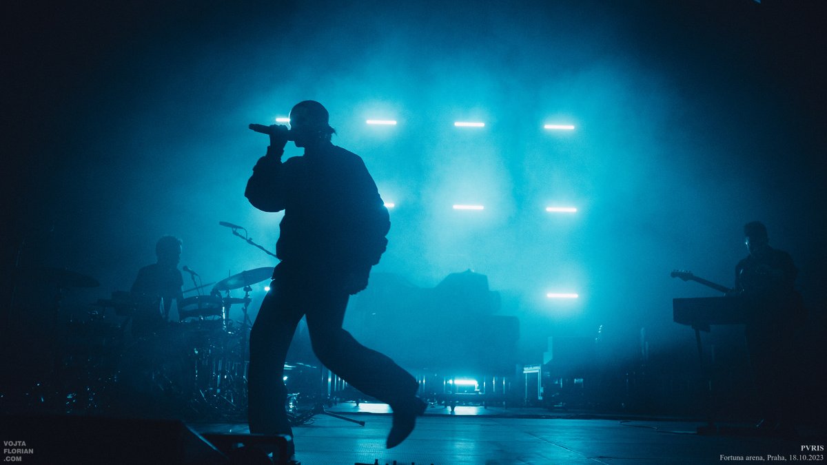 Huggi's tweet image. #photoreport @falloutboy @ThisIsPVRIS 18 .10.2023 #prague vojtaflorian.com/2023-10-18-fal…