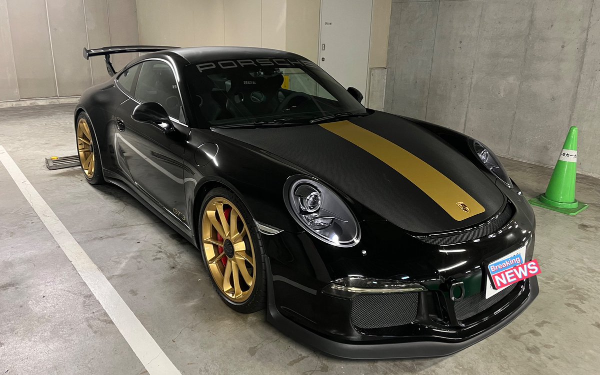 huracan1519's tweet photo. 多分、本日が最後になる991.1GT3通勤w

たった1年でしたが世の中こんなクルマがある事を教えてもらいました。

ただ、私の感性とちょっと違うかな…。

オートポリスを速く走る自信は…走ってないのでわからんwww

でも、このクルマはカッコええわぁ〜。 https://t.co/akiBV6K2hS