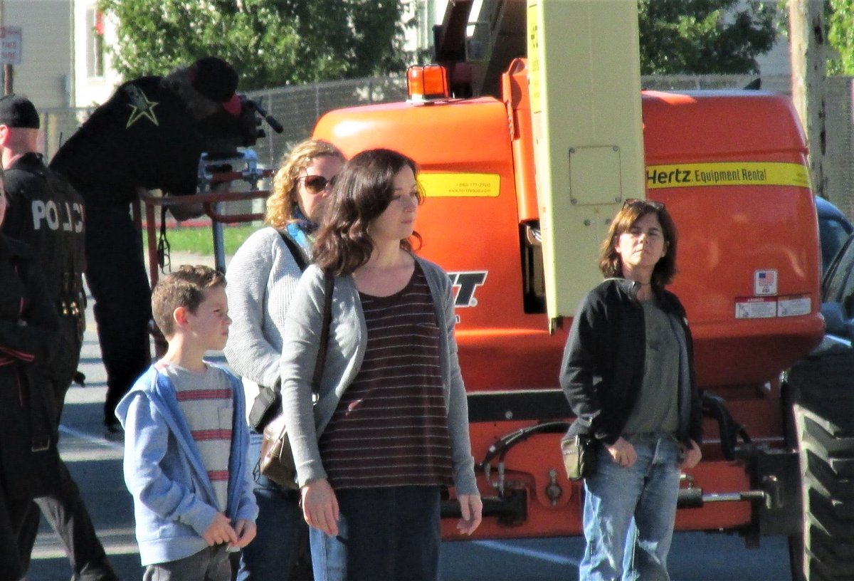 When I filmed on Twin Peaks, we weren’t allowed phones/cameras. All my memories live with me. So having a sweet person here share a set photo with me was such a surprise and a treasure. My only photo from set! #twinpeaks #davidlynch