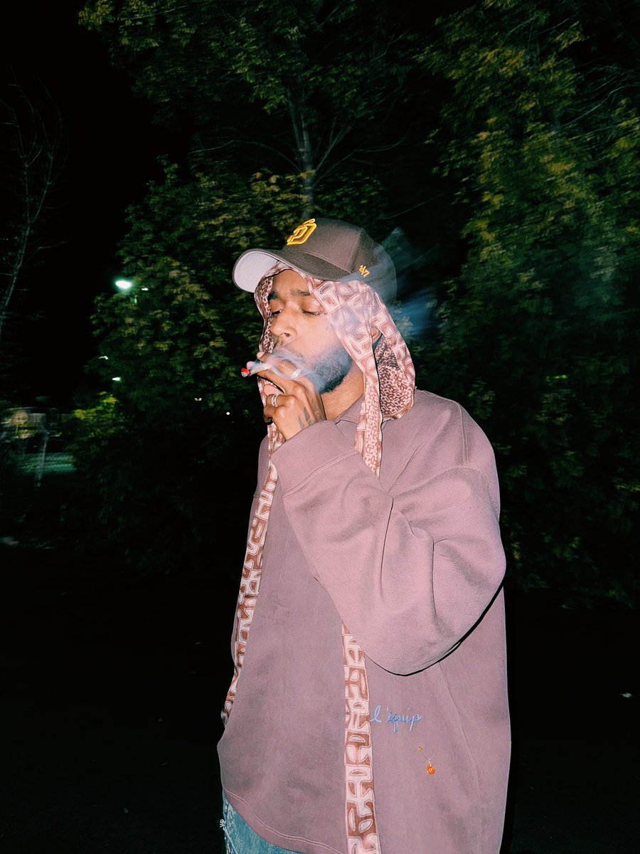 6LACK's tweet photo. love all around… best show in town 💐

https://t.co/3dbBTlZsPP https://t.co/T4tSm7w6Av