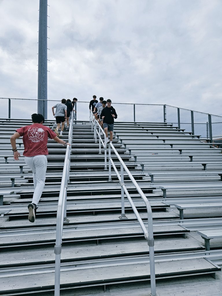 DomHighBaseball's tweet photo. It was a bleacher day in Titan Territory! Good effort from the guys today! Go Titans! #dombats #fallworkouts β«οΈβͺοΈβΎοΈπππββοΈπ https://t.co/qagioDV743