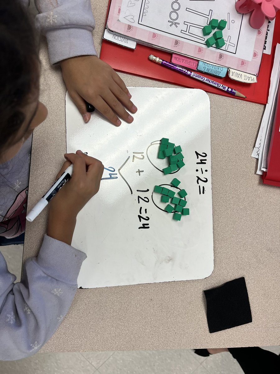 MackenzieW7911's tweet photo. 3rd graders at South Belt are starting to learn about division! #PISDMathChat https://t.co/salhK3JV37