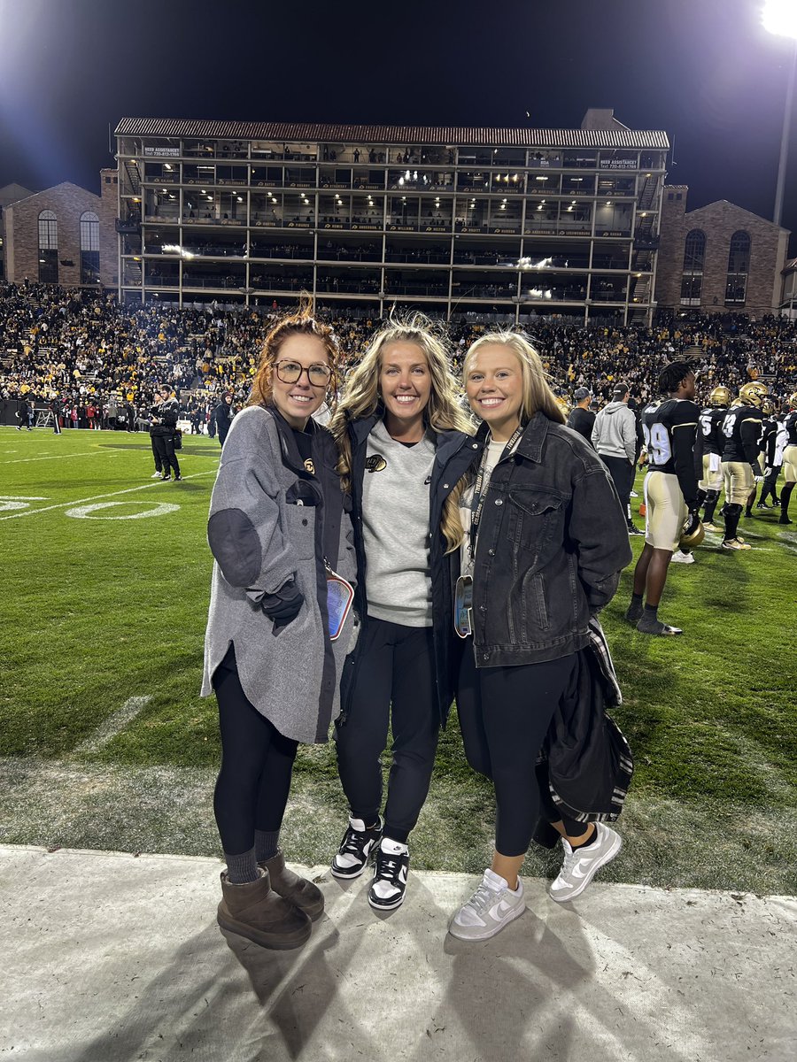laurenjaskevold's tweet photo. CU family weekend 

welcomed my sisters to my world 🏈🫶🏼 https://t.co/hIWC40Kfh7