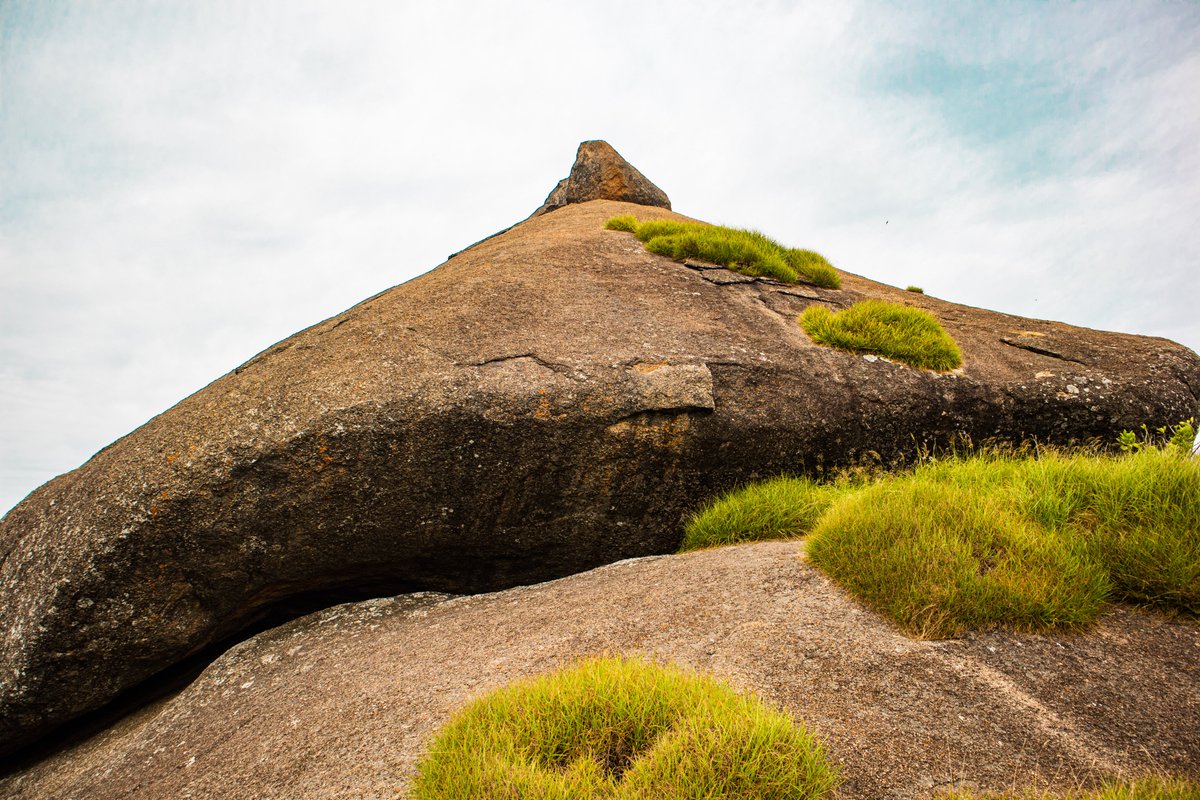iampotterjr's tweet photo. GWOROG HILLS

The Kagoro community regards these hills as sacred, serving as a sanctuary in times of need. The hillside caves provided refuge and protection for women and children against enemies during times of conflict.
The Akatan holds a special significance within the Gworog https://t.co/EhfWJn2aDi