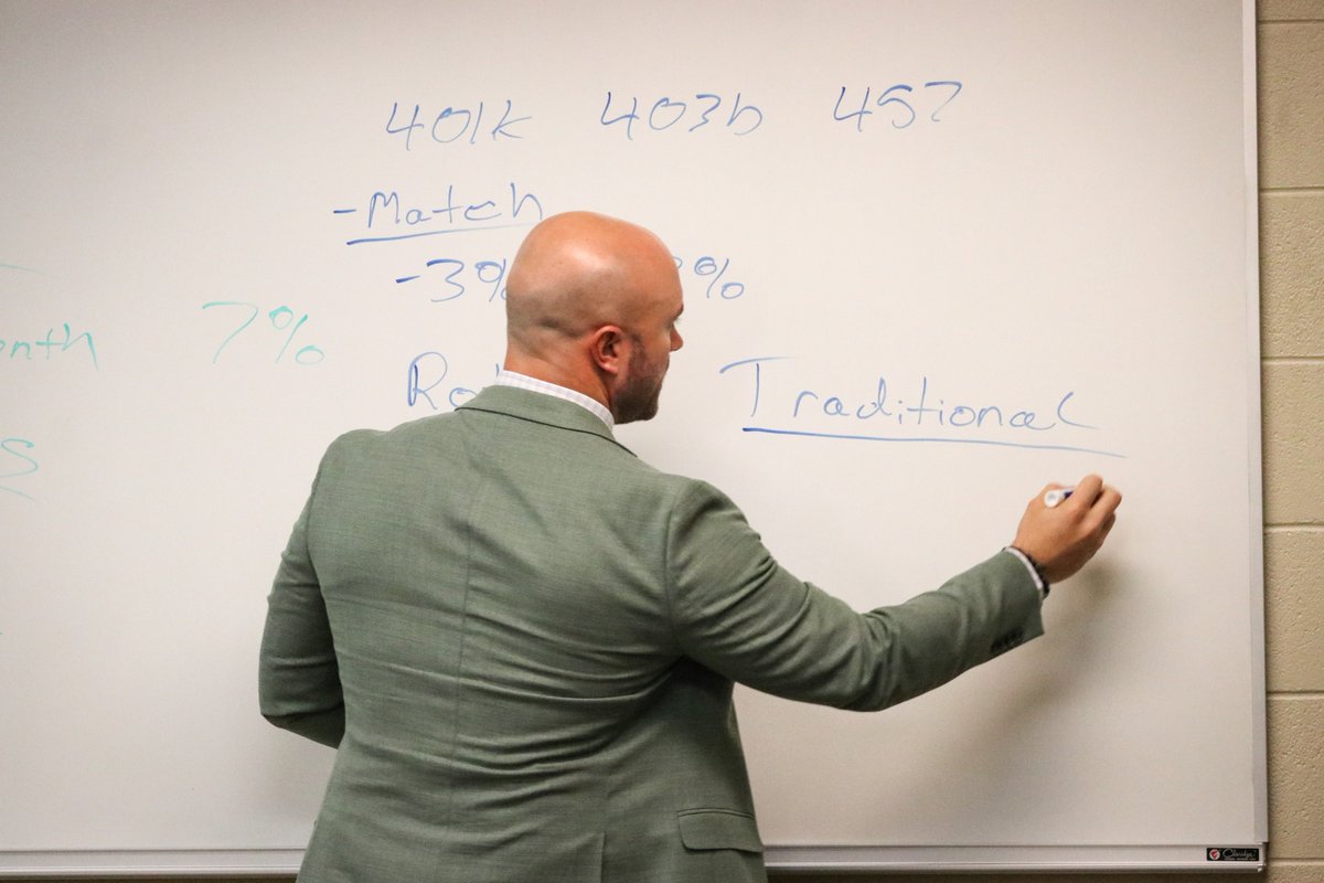 GCCCBroncbuster's tweet image. Bradley Kolowski with Edward Jones Financial Services visited Dr. Ortega&apos;s Personal Finance class today. Students learned about investments, stocks, mutual funds, and retirement. 💰💸

#FinanceClass💵
#ProducingPositiveContributors