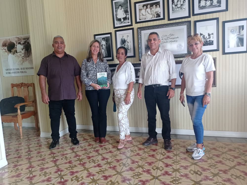 No podía ser mejor la despedida en Media Luna de nuestra Ministra de Educación Naima Trujillo Barreto, que en el museo Casa Natal de Celia Sánchez Manduley. 
#Cuba 🇨🇺
#CheVive
#UnidosXCuba 
#ProvinciaGranma
#EducaciónGranma 
<a href="/CapoNapoles/">Yanaisi Capó Nápoles</a> 
<a href="/YanetsyTerry/">Yanetsy Terry Gutiérrez</a>
<a href="/barreto_nt/">NTBarreto</a>