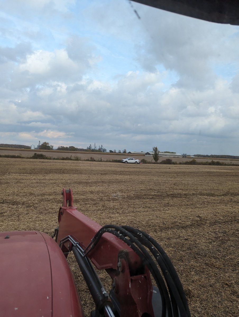 thewheatteam's tweet photo. Another plot hitting the ground today. 2 million target seeding rate adjusted by variety. Fert in row. Good conditions to plant into! @WheatTeam_Tim Thanks for the use of your farm once again #JohnWinger https://t.co/MFDsiYNFzi