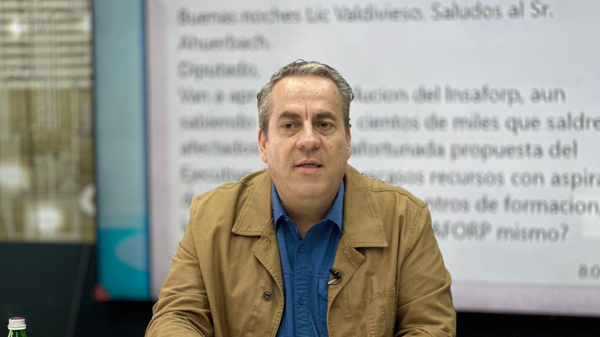 romeoauerbach's tweet photo. La Chiquitinada dice que el Presidente quiere reelegirse 🥹

No, somos millones de salvadoreños los que queremos que continúe 😉 https://t.co/Mcm1736azg