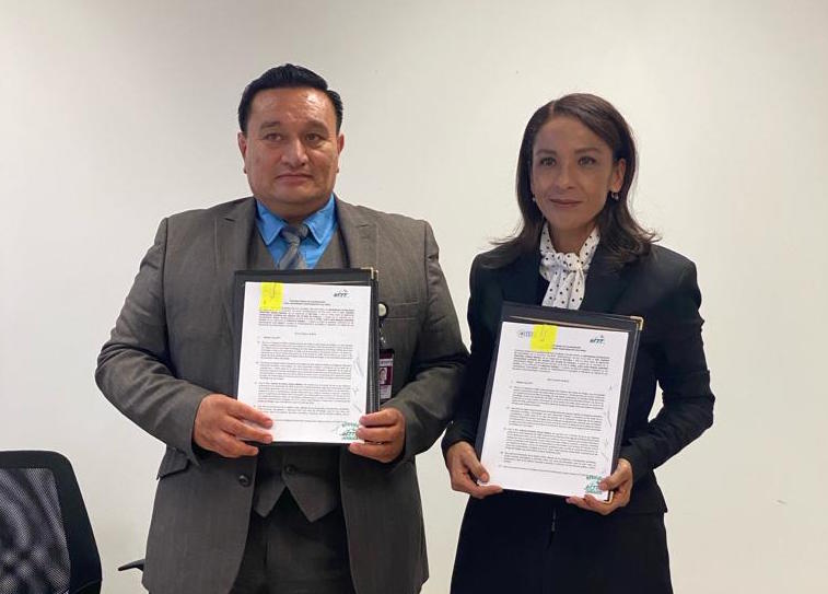 UTTT_MX's tweet photo. La #UTTT y el #ITESA establecieron un convenio de colaboración para efectuar proyectos de manera conjunta.
La rectora de @UTTT_MX, @IrisLinares19 y Justo Juan Manuel Martínez Licona, Director General del @ITESA_OFICIAL, firmaron el acuerdo.
#DeLaUTSoy
#PrimeroLaEducación https://t.co/kUEFZNW3WZ