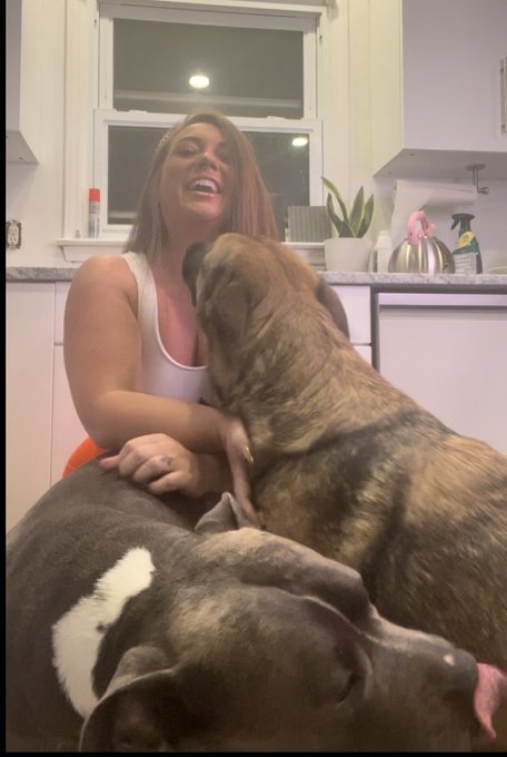 Crashing my pics 😂 https://t.co/WgvavKPBxS