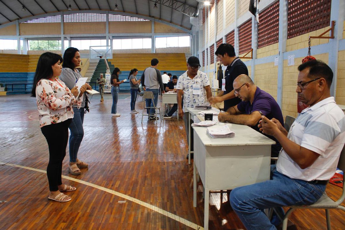 CNEEsmeraldas's tweet photo. #EleccionesAnticipadas2023Ec 🇪🇨
#CNESpace 📡🔍👩💻 | Nuestros invitados: @fabriciovelav, @ariannatancam y @montenegro_fj expresan lo retos de ser jóvenes y mujeres en participación política más allá de la aplicación de la norma, sino con verdadera convicción. https://t.co/volHHz9G3p
