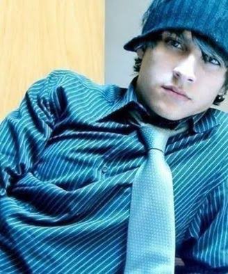 as vezes eu real me pergunto como eu enganei tanta gente com meus 14 anos no orkut tendo apenas essas duas personalidades 😭 
me perdoem as vitimas, mas eu só tinha muita curiosidade e dois perfis fakes 😞😞😞