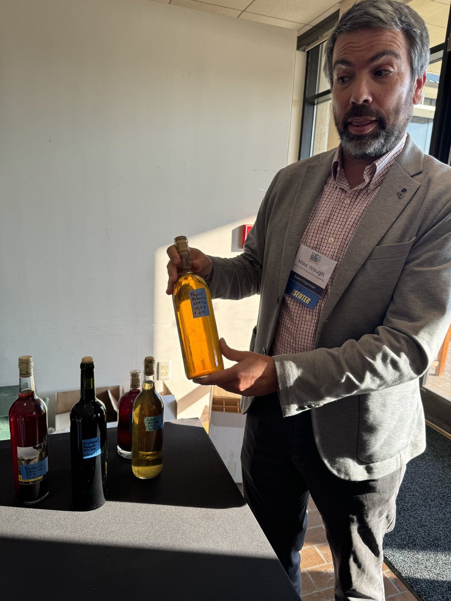Many reasons the @LouisLibraries’ annual users meeting is a great experience, not the least of which is @MikeWaughBR treating us to homemade mead. The Peach Habenero was a hit! #LUC2023