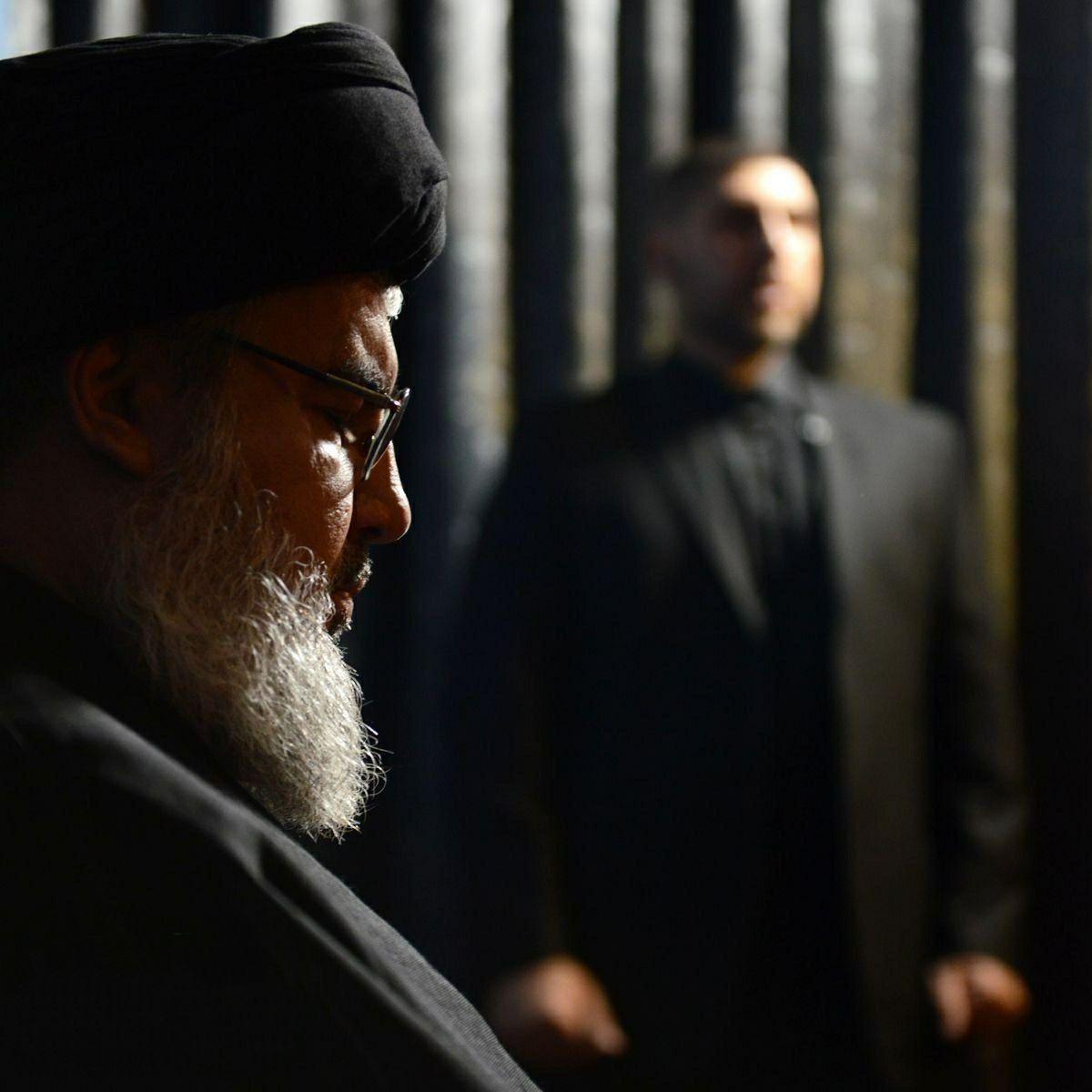ayyarom's tweet photo. دست‌ها روی ماشه و آماده شلیک
همه منتظر لحظه موعود و یک فرمان.. https://t.co/3ObTorFTtk
