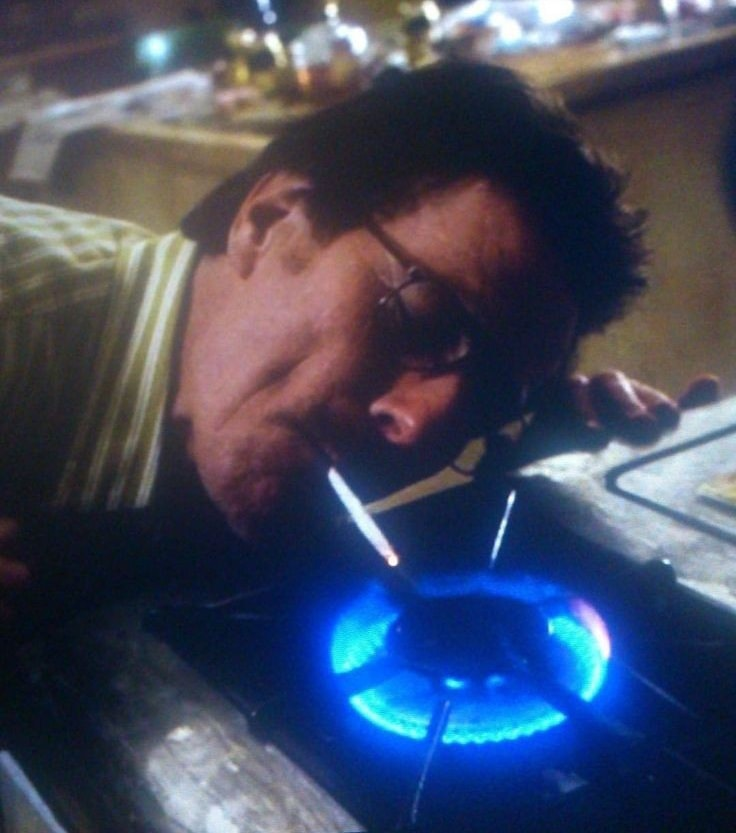 ChapoDoChong's tweet image. Acabou isqueiro.
Eu automaticamente: